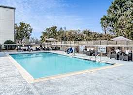 Hampton Inn Auburn 5