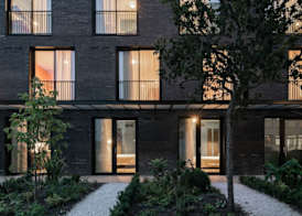 Deskopolitan House 2