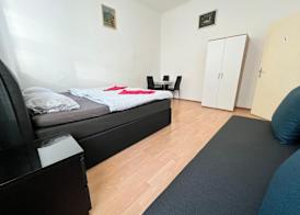 Affordable 3BR shared Apt. near Meidling 5