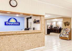 Days Inn by Wyndham Syracuse 2