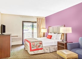 Ramada by Wyndham Rockaway 4