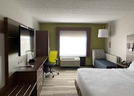 Holiday Inn Express & Suites FORT WAYNE by IHG 3