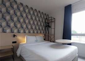 Kyriad Hôtel La Fleche 3