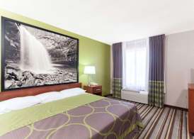Super 8 by Wyndham Clarksville Northeast 3