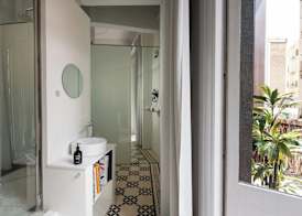 Chic & Basic Born Boutique Hotel 5