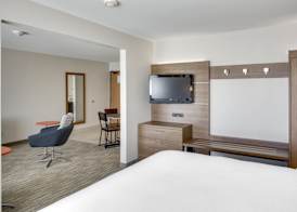Holiday Inn Express & Suites CHICKASHA by IHG 4