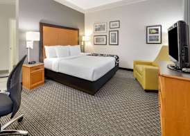 La Quinta by Wyndham Dallas - Addison Galleria 4