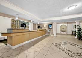 Howard Johnson by Wyndham Columbus Fort Moore 2