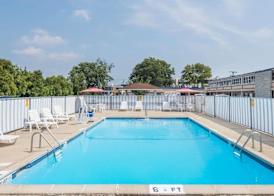 Days Inn by Wyndham Hicksville Long Island 3