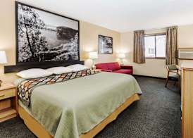 Super 8 by Wyndham Ottawa Starved Rock 4