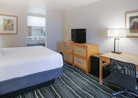 Ramada by Wyndham Costa Mesa/Newport Beach 5