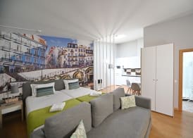 Famous Crows Lisbon Suites 4