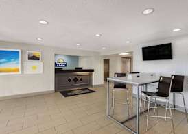 Days Inn & Suites by Wyndham Kansas City South 3