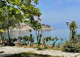 PETANI BEACH SUITES 4