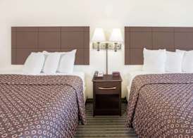 Super 8 by Wyndham Cedar Falls 4