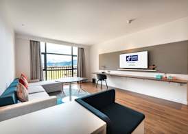 Holiday Inn Express Linzhi Airport by IHG 2