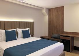 Hotel Continental ByHours 2