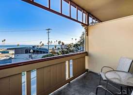 Howard Johnson by Wyndham Santa Cruz 4