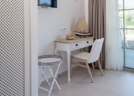 White Pearls-Adults Only Luxury Suites 4