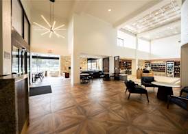 DoubleTree by Hilton Houston Hobby Airport 4