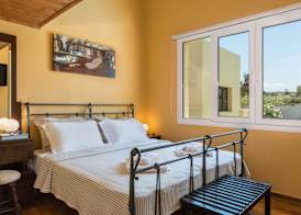 Daphnis Villas 2