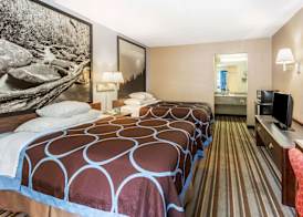 Super 8 by Wyndham Caryville TN 4
