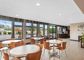 Super 8 by Wyndham Valdosta GA I-75 2