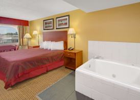 Days Inn by Wyndham Gulfport 4