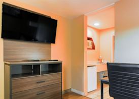 Super 8 by Wyndham Kingston 4
