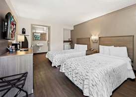 Red Roof Inn PLUS+ & Suites Naples Downtown-5th Ave S 4