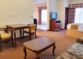 Holiday Inn Express & Suites CENTER by IHG 3