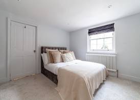 Modern & Stylish House in Deptford 3