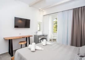 Muses Hotel 5