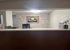 Days Inn & Suites by Wyndham Williamsburg IA North 3