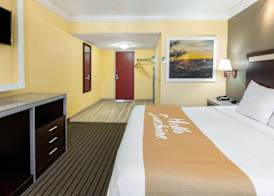 Days Inn by Wyndham Nanuet / Spring Valley 4