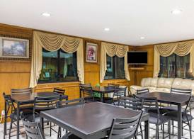 Super 8 by Wyndham League City Kemah Area 2