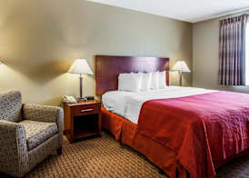 Quality Inn & Suites Davenport near I-80 4
