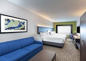 Holiday Inn Express & Suites SEALY by IHG 3
