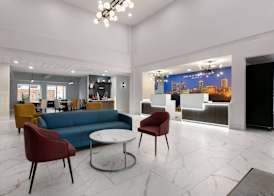 La Quinta Inn & Suites by Wyndham Ft Worth-Burleson 2