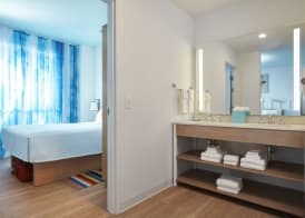 Universal's Endless Summer Resort - Surfside Inn and Suites 4