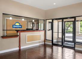 Days Inn by Wyndham San Antonio Near Fiesta Park 2