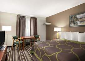 Super 8 by Wyndham Bozeman 5