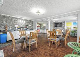 Days Inn & Suites by Wyndham Terre Haute 3