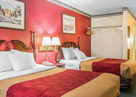 Econo Lodge Airport 5