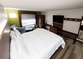 Holiday Inn Express & Suites STATESVILLE by IHG 4