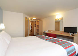 Travelodge Egham 3