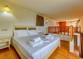 Mourtzanakis Residence - Traditional Eco Hotel in Achlada 5