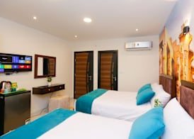 Diamonds Pyramids View INN 5