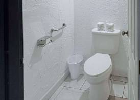 Rodeway Inn Enid South 3