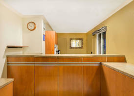 Super 8 by Wyndham Martinez 2